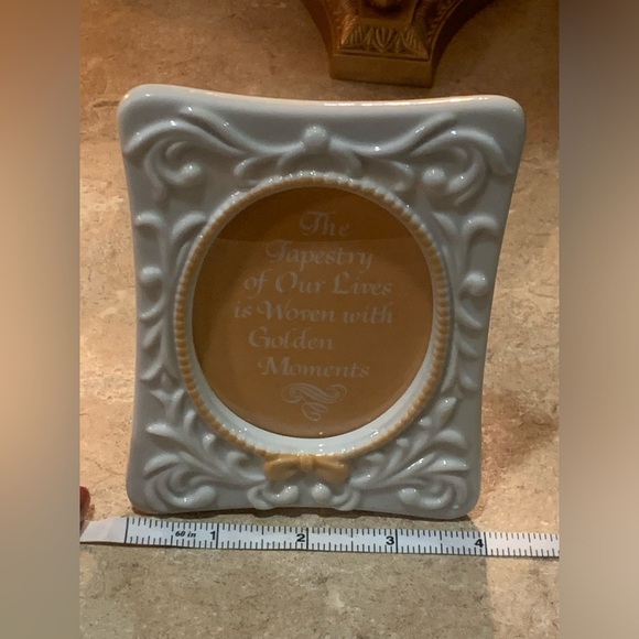 The Tapestry Collection by Avon 1981 Frame Porcelain 3.5 By 5 (holds 3x4 pic) - Picture 11 of 13